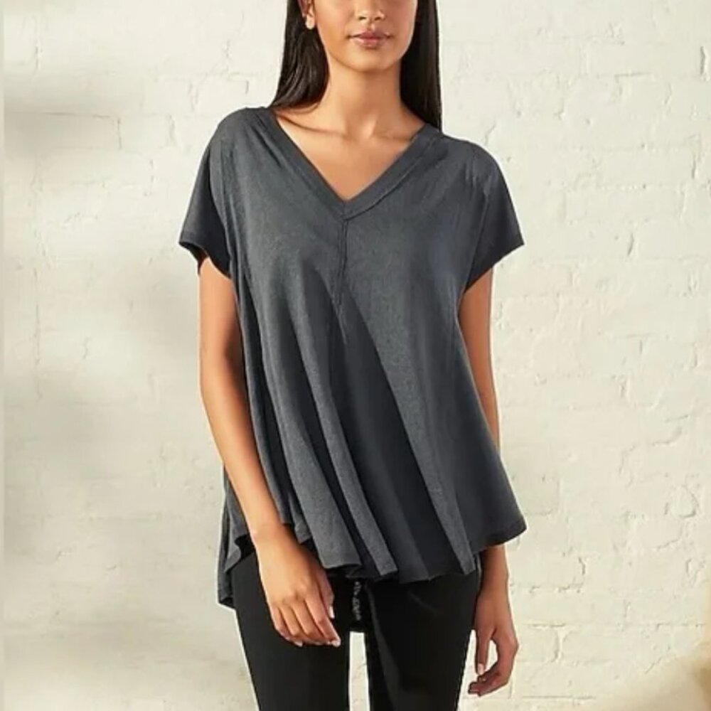 UpWest Lightweight V-Neck Top in Soot Size S